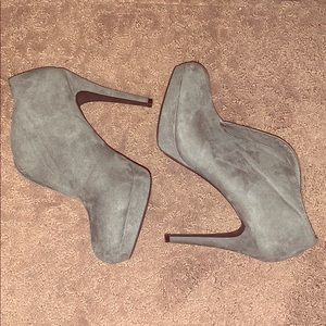 Heather Grey, Audrey Brooke pumps